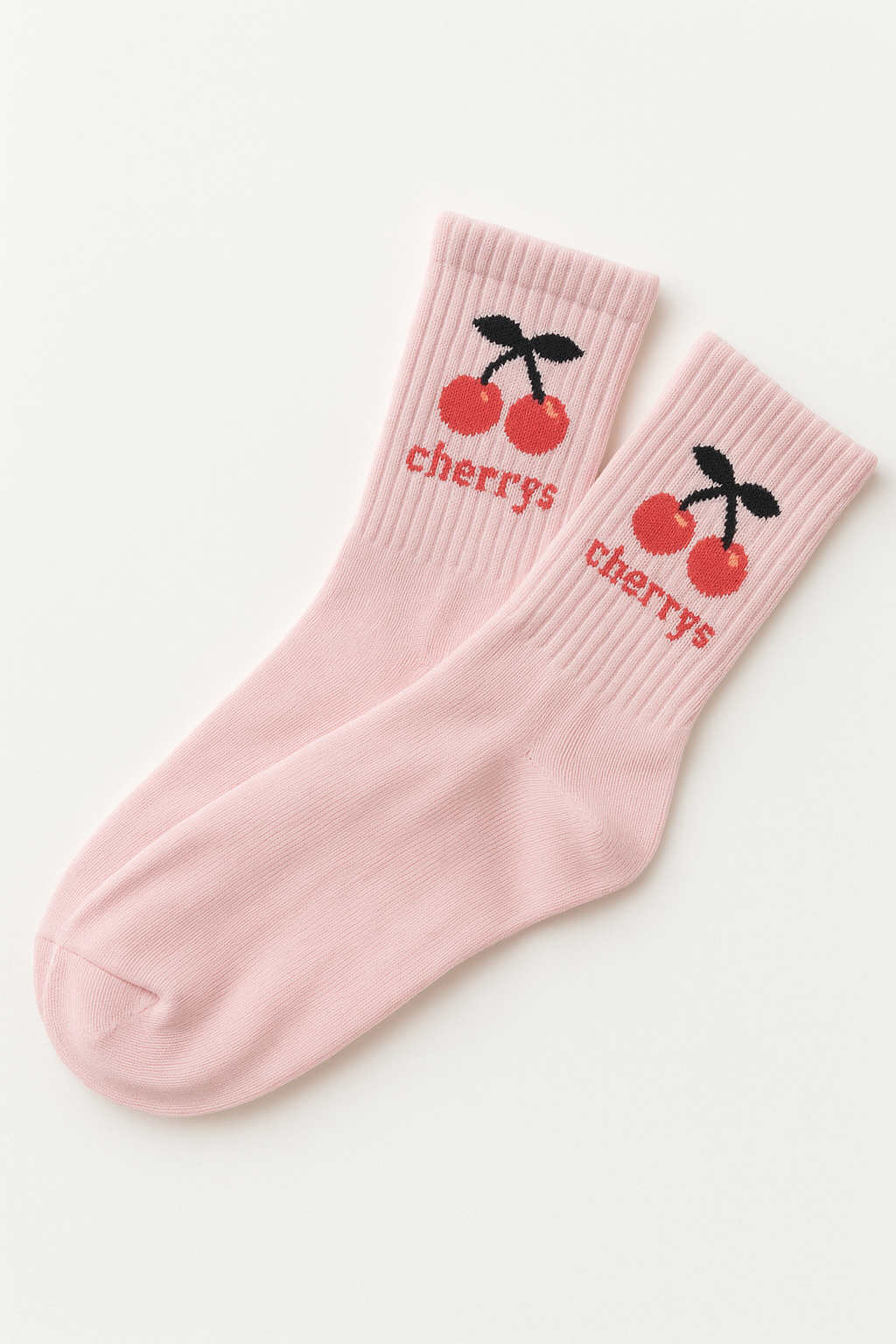 Cherry Crush – Altrosa Socken mit Kirsch-Stickerei