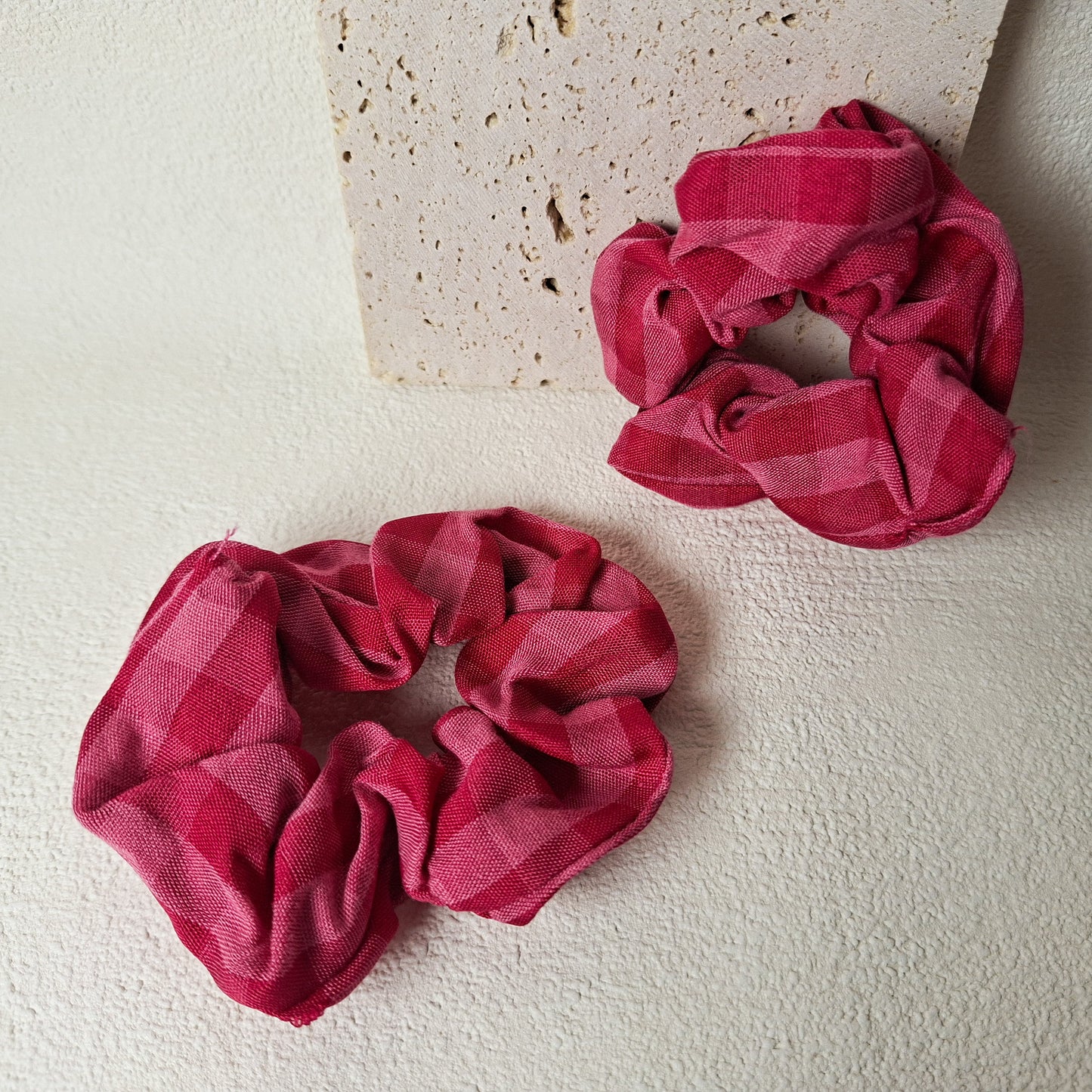 Scrunchie aus Stoff – kariert in Pink & Rosa